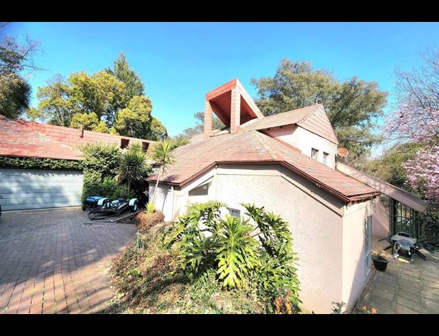 5 BEDROOM HOUSE FOR SALE IN HURLINGHAM